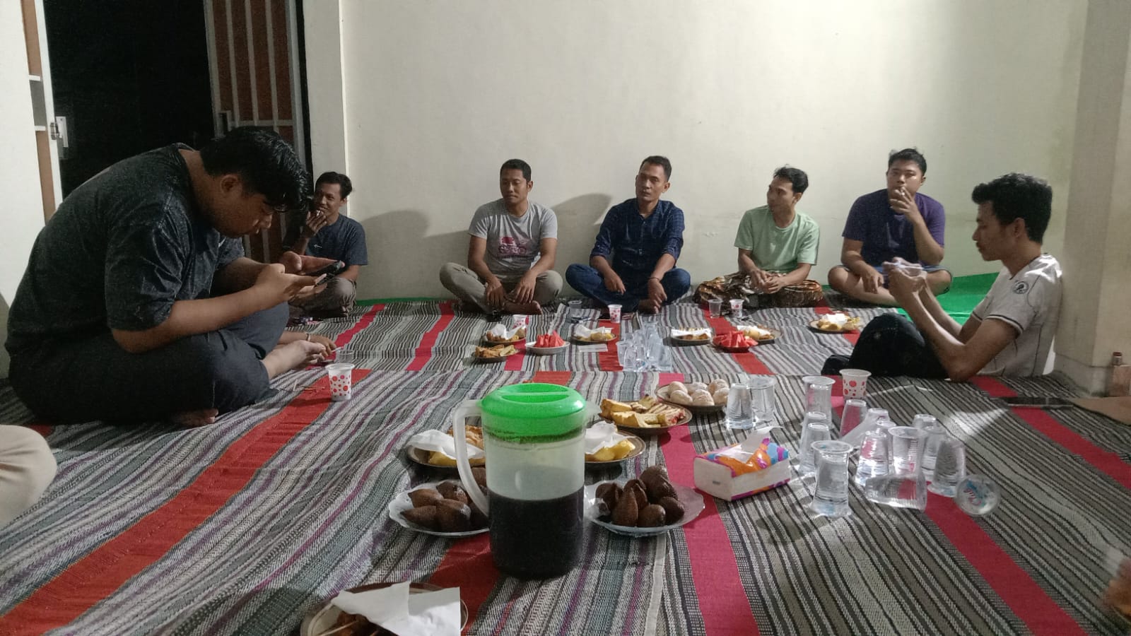 Rapat pengurus paguyuban